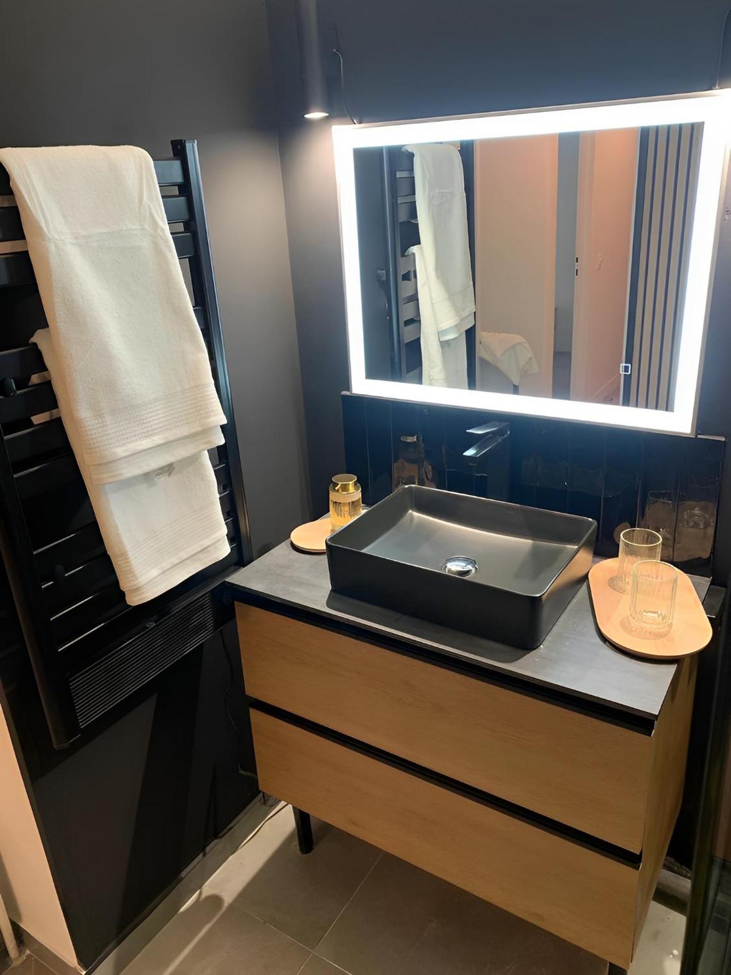 Magnifique Appartement, 3 Min De Paris Левалоа-Пере Екстериор снимка